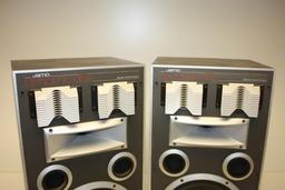 Pair of Jamo Dynamic DSE Speakers