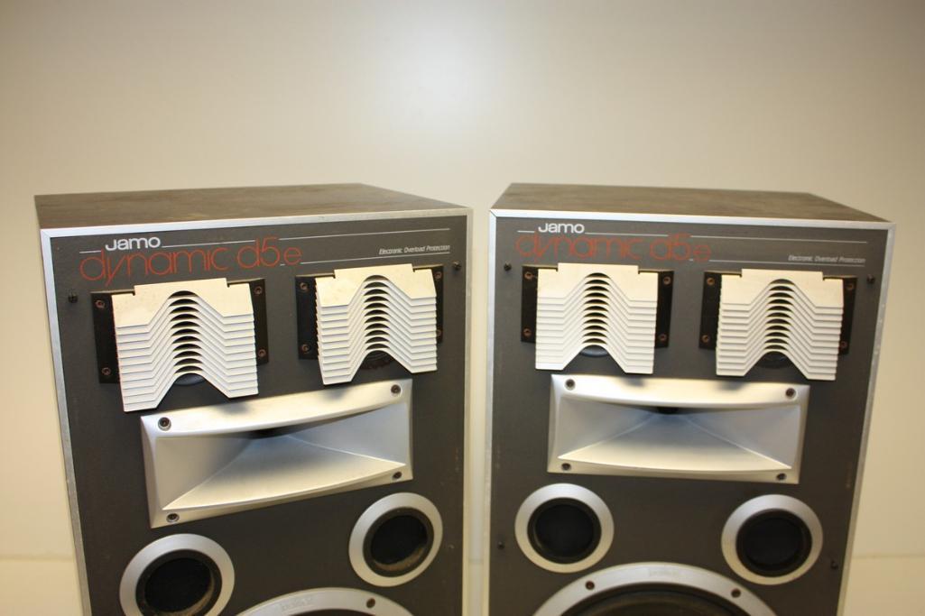 Pair of Jamo Dynamic DSE Speakers