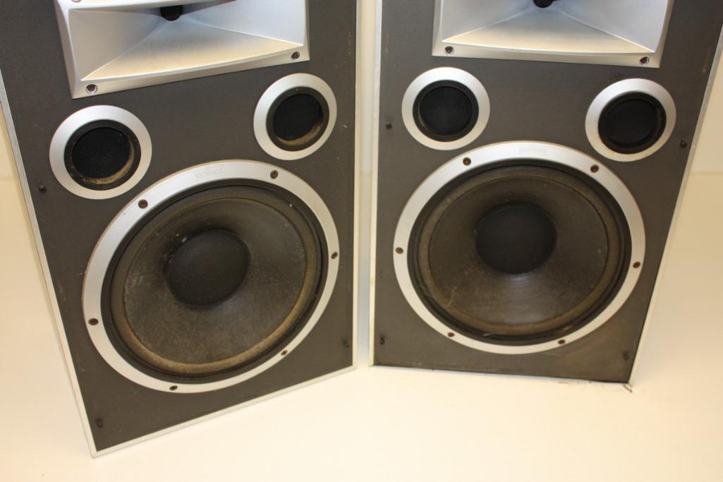 Pair of Jamo Dynamic DSE Speakers