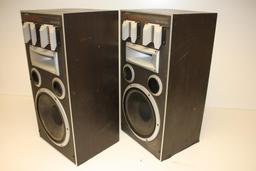 Pair of Jamo Dynamic DSE Speakers