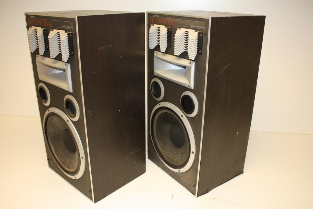 Pair of Jamo Dynamic DSE Speakers