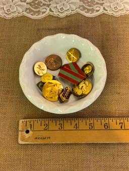 MILITARY INSIGNIA PINS, SOVIET 1950S BADGE, SOVIET 40 NET PIN, 121ST FIELD ARTILLERY PIN, RARE