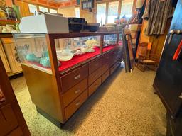 VINTAGE SHEAFFERS DISPLAY SHOWCASE W/(18) LOWER DRAWERS STORAGE, GLASS TOP, SIDES AND FRONT W/