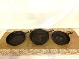 SET OF (3) WAGNER WARE SIGNEY FRYING PANS, LARGES 11", NEXT 10.5", NEXT 7" ACROSS