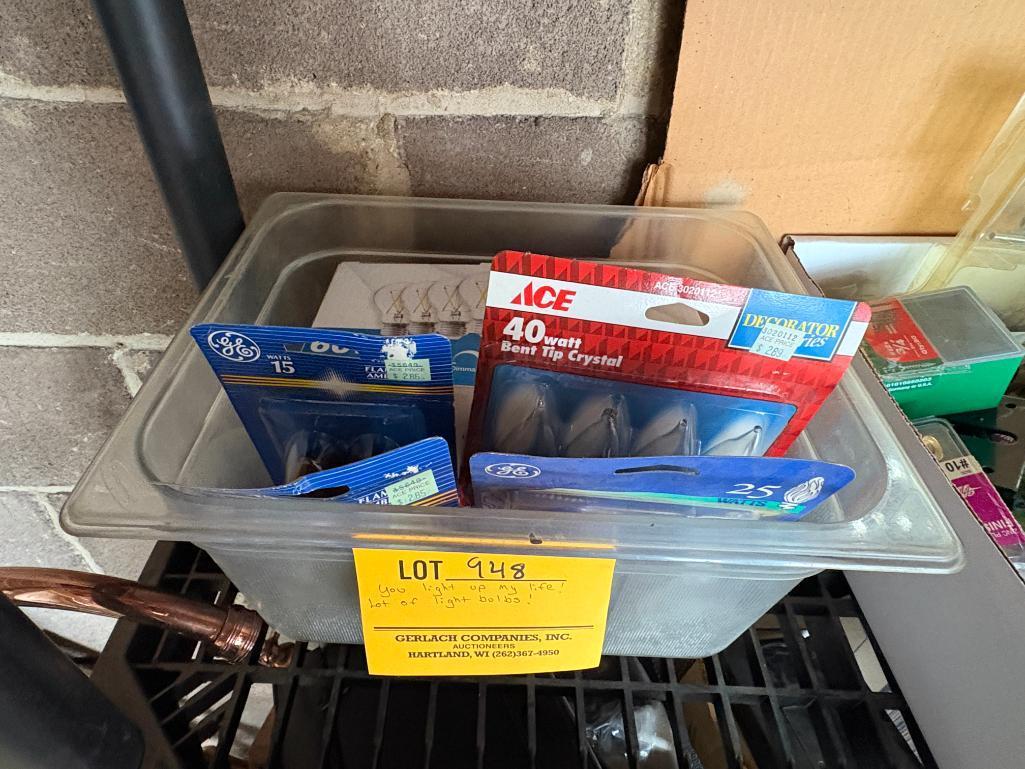 LOT OF LIGHT BULBS