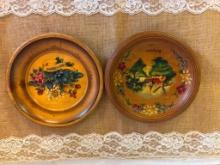 (1) VINTAGE WOODEN "BELIQUE" PLATES, 9 1/4" DIA FEATURING DUTCH WINDMILL, CHURCH