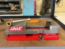 HAAS BY KURT 4" SINGLE STATION JAW VISE, MODEL: HKDX4 CROSSOVER WITH HANDLE