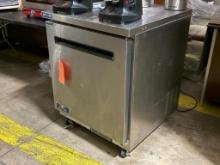 ARTIC AIR 28" UNDER COUNTER SINGLE DOOR COMMERCIAL REFRIGERATOR WORK TOP COUNTER,