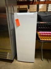 INSIGNIA 21-1/4" SINGLE DOOR MINI FREEZER, MODEL: NS-UZ70WH4, S/N: 23L22A00935, SELF CONTAINED,
