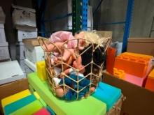 BASKET WITH BABY DOLLS