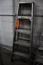 ALUMINUM 5' LADDER
