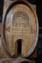 LOS HERMANOS WINE BOX, WOOD LOOK W/BASE