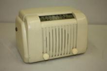VINTAGE CROSLEY MODEL 57TL AM TUBE RADIO, BAKELITE