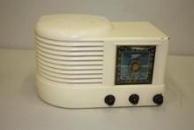 VINTAGE ZENITH G-D-512 BEEHIVE BAKELITE TUBE RADIO, HUMS BUT WORKS