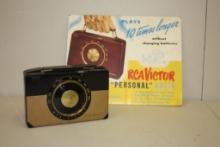 VINTAGE RCA 2B401 BATTERY OPERATED TUBE AM RADIO, WI POINT OF SALE DISPLAY
