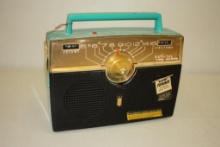 VINTAGE ZENITH A504L/F PORTABLE AM TUBE RADIO