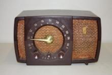VINTAGE ZENITH AM/FM BAKELITE TUBE RADIO, MODEL R-723
