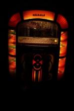 VINTAGE ROCK-OLA 1422 JUKEBOX, WORKING CONDITION, ON 78S, NICE ORIGINAL CONDITION