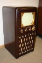 VINTAGE TUBE ADMIRAL BAKELITE TELEVISION TV, CIRCA 1950'S MODEL 20X122