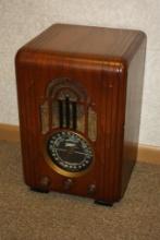 VINTAGE ZENITH 5S228 TUBE TOMBSTONE TABLE RADIO