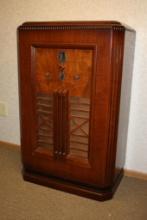 VINTAGE E.H. SCOTT WAVERLY GRAND ALLWAVE TUBE FLOOR RADIO, BEAUTIFUL CABINET