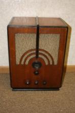 VINTAGE TUBE PHILCO TABLE TOMBSTONE 66B RADIO