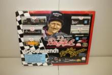 DALE EARNHARDT GOODWRENCH RACING EXPRESS ELECTRIC TRAIN SET 1/40 SCALE, NEW IN BOX