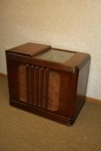 VINTAGE ZENITH ESCUTCHEON ARM CHAIR TUBE RADIO, CHAIRSIDE 1938, 95244, ART DECO