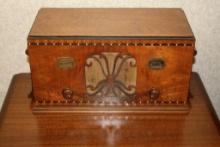 VINTAGE ZENITH TUBE TABLE RADIO, 1933 MODEL 707, ART DECO DESIGN