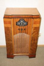 VINTAGE ZENITH TUBE CONSOLE RADIO, MODEL 767 AVIATRIX, 1934, ART DECO DESIGN