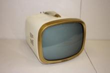 RCA VICTOR TELEVISION WITH HANDLE, 1960S TV, 14-PD-8054, POWERS ON