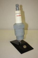 VINTAGE 1960'S CHAMPION SPARK PLUG RADIO MODEL SPR-110B