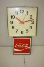 VINTAGE COCA-COLA 1972 CLOCK ELECTRIC, WORKS