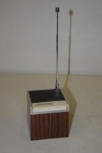 VINTAGE REALISTIC 12-181 RADIO SHACK WEATHER RADIO CUBE