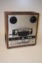 STUNNING VINTAGE SONY 10" REEL TO REEL, TC-850, WITH ? AND DUST COVER