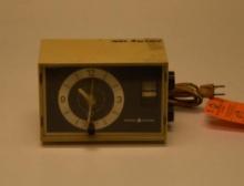 VINTAGE GENERAL ELECTRIC ALARM CLOCK WAKE TO MUSIC
