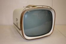 RCA VICTOR DELUXE TELEVISION WITH HANDLE, 1960S TV, 14-PD-8054
