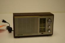 RADIO SHACK MTA16 AM/FM TABLE RADIO