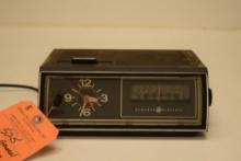 VINTAGE GENERAL ELECTRIC ALARM RADIO CLOCK