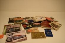1 LOT WITH VARIOUS CAR BOOKS, OWNERS MANUALS, ADVERTISING PAMPHLETS, ETC.