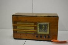ANTIQUE KADETTE SHORT WAVE RADIO