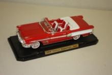 ROAD SIGNATURE 1958 PONTIAC BONNEVILLE 1:18 SCALE DIE CAST CAR