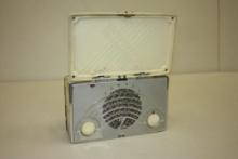 VINTAGE ZENITH MODEL 4K600 POCKET RADIO, BATTERY OPERATED, PORTABLE RADIO