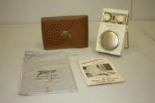 VINTAGE ZENITH ROYAL "500 D" OWL EYE DELUZE TRANSISTOR RADIO IN CLOTH BAG