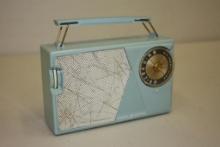 VINTAGE GENERAL ELECTRIC PORTABLE TRANSISTOR AM RADIO P-806A