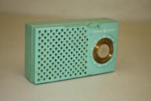 VINTAGE GENERAL ELECTRIC MODEL 678 TRANSISTOR RADIO