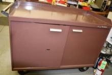 KENNEDY VERSA BENCH DOUBLE DOOR WORKBENCH ON CASTERS WITH LEVELING FOOT, 4 INTERIOR DRAWERS AND