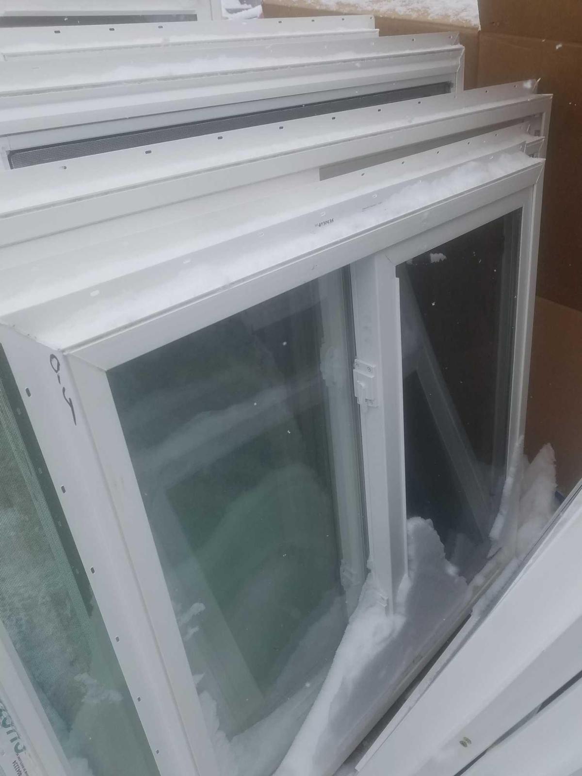 Vinyl sliding window with screen 35 1/2 x 35 1/2