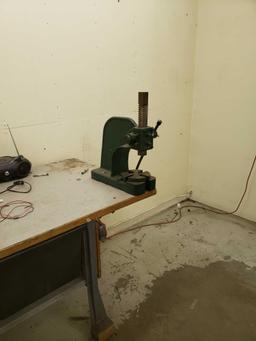 Metal and wood work bench With vice