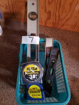 Tray of levels & 2 tape measures